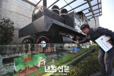 동인천역 북광장 기차조형물 및 기차테마거리 조성:내외신문 ≪내외신문≫ 동인천역 북광장 기차조형물 및 기차테마거리 조성