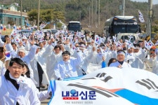 당진 4.4 대호지?천의장터 독립만세운동 재현행사 열려:내외신문 ≪내외신문≫ 당진 4.4 대호지?천의장터 독립만세운동 재현행사 열려