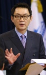 윤창중 성추행 사건 1년… 美 검찰 불기소로 가나 | 한국일보