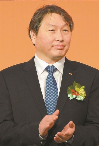 최태원 회장 2년만에 SK(주) 대표이사로 복귀…오너 책임 경영 강화 최태원 회장 2년만에 SK(주) 대표이사로 복귀…오너 책임 경영 강화 | 한국일보