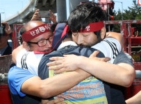 107일만의 고공농성 마무리... | 한국일보