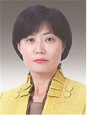 헌법재판관 후보에 첫 여성 검사 출신 이유정 인권변호사 | 한국일보 문 대통령, 헌법재판관 후보로 인권변호사 이유정 교수 지명 | 한국일보