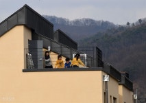 아이 오면 집 드려요 … 폐교 위기 초등교 살린 상상력의 기적 | 한국일보 “입학하면 집 드려요” 시골학교 살린 ‘상상력’ | 한국일보