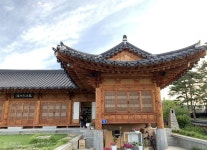 한국일보_신라 중앙탑 붉은 노을 너머 우륵의 가야금 소리 들리는 듯 한국일보 : 세상을 보는 균형