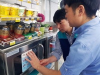 시각장애인 점자 정보 대폭 확대한 포항 GS25 편의점 | 한국일보