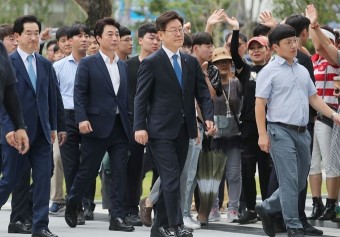 [포토] 항소심 선고공판 출석하는 이재명 | 한국일보