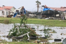 [포토] 태풍 ‘미탁’에 처참하게 무너진 제주 목장 마사 | 한국일보