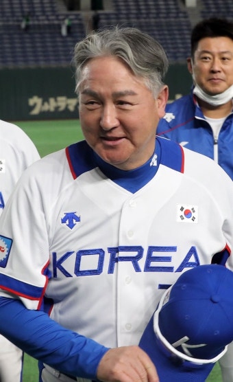 대표팀 올림픽 진출 뒤엔 김경문 감독 화끈한 ‘당근’ 있었다 야구대표팀 올림픽 진출 뒤엔 김경문 감독의 ‘당근’ 있었다 | 한국일보
