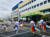 “새해 만복기원” 날뫼북춤보존회 대구 곳곳 지신밟기 행사 개최 | 한국일보