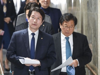민주, 의원 꿔주기·말 바꾸기 해놓고 “우린 다르다” 의원 꿔주고 말 바꾸고 “우린 달라”… 민주당의 궤변 | 한국일보