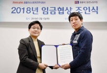홈플러스 대형마트 첫 정규직 전환 확대대상자는 12년 근속자 | 한국경제TV 홈플러스 대형마트 첫 정규직 전환 확대대상자는 12년 근속자