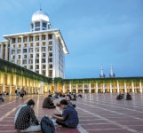 [숨어있는 세계사] 다종교 국가 印尼… 6가지 중 하나는 꼭 믿어야 하죠 - 프리미엄조선 [숨어있는 세계사] 다종교 국가 印尼… 6가지 중 하나는... 