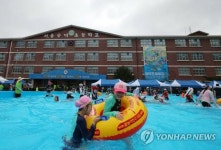 요즘 초등학교 운동장 활용법 | 웹진 인벤 - 인벤 요즘 초등학교 운동장 활용법 | 웹진 인벤