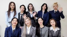 플리토에서 TWICE (@JYPETWICE)의 SNS를 한국어로 읽어보세요.