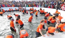 EBS [커버스토리] 얼음낚시·썰매·컬링·설피 체험 … 신나는 ‘겨울동화’ 속으...