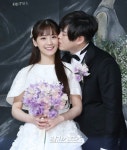 [초점IS]결혼·출산에도 축복 못 받는 문희준·소율 - 일간스포츠 [초점IS]결혼·출산에도 축복 못 받는 문희준·소율