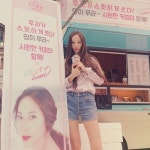 ”시크+깜찍”... 크리스탈, 간식차 앞에서 ´찰칵´ - 일간스포츠 ”시크+깜찍”... 크리스탈, 간식차 앞에서 ´찰칵´