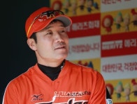 한화, 오전 10시 한용덕 감독 선임 발표 ´예정´ - 일간스포츠 한화, 오전 10시 한용덕 감독 선임 발표 ´예정´