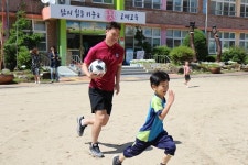 상주, 고매초 전교생과 함께한 ´롤보다 축구가 좋아요´ - 일간스포츠 상주, 고매초 전교생과 함께한 ´롤보다 축구가 좋아요´