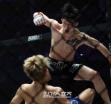 [포토] 문제훈 ´日 카이에 TKO 승리´ - 일간스포츠 [포토] 문제훈 ´日 카이에 TKO 승리´