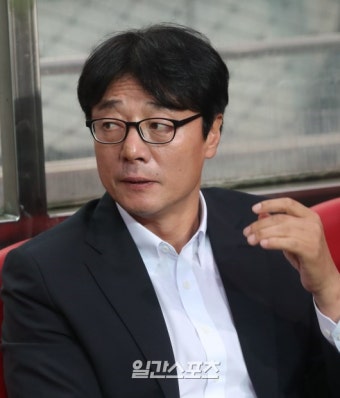 [포토]황선홍 감독, 전북 현대 잡는다 - 일간스포츠 [포토]황선홍 감독, 전북 현대 잡는다