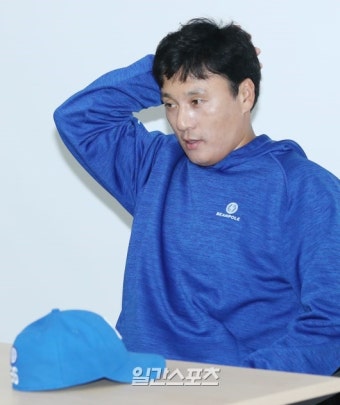 [포토]이승엽 은퇴 기자회견, 평범하게 살고 싶다 - 일간스포츠 [포토]이승엽 은퇴 기자회견, 평범하게 살고 싶다