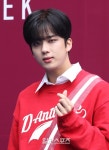 [포토]영재, 꽃미남 아이돌의 깜찍 하트 - 일간스포츠 [포토]영재, 꽃미남 아이돌의 깜찍 하트