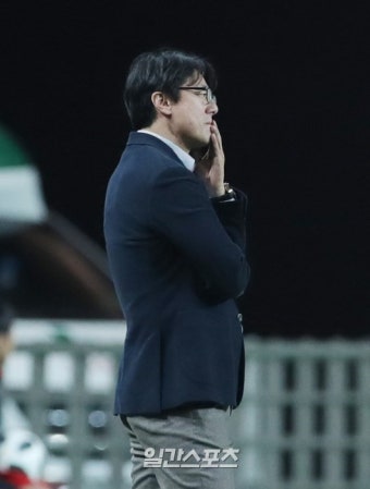 [포토]황선홍 감독, 드디어 역전 골 터졌군 - 일간스포츠 [포토]황선홍 감독, 드디어 역전 골 터졌군