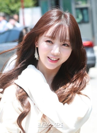 [포토]러블리즈-케이 ´뮤직뱅크´ 새 MC 발탁! - 일간스포츠 [포토]러블리즈-케이 ´뮤직뱅크´ 새 MC 발탁!