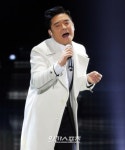 [포토]임창정,가슴울리는 열창 - 일간스포츠 [포토]임창정,가슴울리는 열창