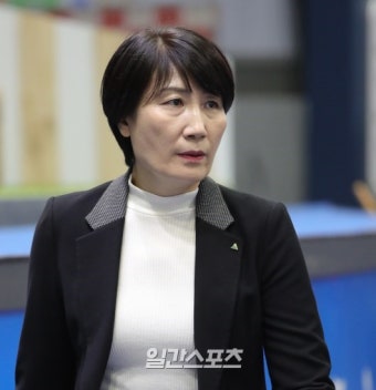 [포토]이도희 감독, 3연승 도전 - 일간스포츠 [포토]이도희 감독, 3연승 도전