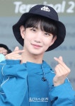 [포토]우철, ´귀엽죠?´ - 일간스포츠 [포토]우철, ´귀엽죠?´