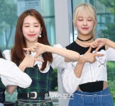 [포토]파나틱스, 눈감은 두미녀 도이,윤혜 - 일간스포츠 [포토]파나틱스, 눈감은 두미녀 도이,윤혜