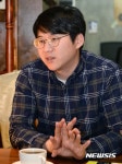 [이색 문화人-⑯]´대리기사´된 작가 김민섭 ”사회는 거대한 타인의... 문화人-⑯]´대리기사´된 작가 김민섭 ”사회는 거대한 타인의 운전석”