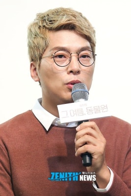 [Z포토] 윤희석, ”동물원의 음악도 좋지만 가사가 주는 힘이 커”(그 여름, 동물원 제작발표회) - 일간스포츠 [Z포토] 윤희석, ”동물원의 음악도 좋지만 가사가 주는 힘이 커”(그 여름, 동물원 제작발표회) | 웹