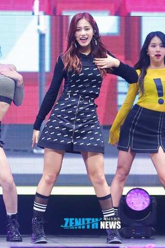 [Z포토] 트와이스 쯔위, ´머리부터 발끝까지 완벽하게!´(트와이스 쇼케이스) - 일간스포츠 [Z포토] 트와이스 쯔위, ´머리부터 발끝까지 완벽하게!...