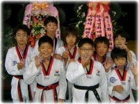 제13회 전국 경희대 연합 겨루기대회 1위 입상자 - 수련.대회 - 송탄 경희대 태권도 제13회 전국 경희대 연합 겨루기대회 1위 입상자