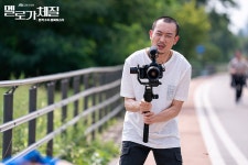포토 갤러리 | 멜로가 체질 | 프로그램 | JTBC [14회] 세 친구보다 압도적으로 예뻐야만 하는 소민! (죽어나는 두 사람..)