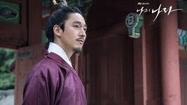 포토 갤러리 | 나의 나라 | 프로그램 | JTBC [10회] 대군께선 전하, 죽일 수 있습니까? 흑화 된 선호에 섬뜩함 느낀 방원!