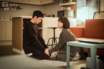 포토 갤러리 | 밥 잘 사주는 예쁜 누나 | 프로그램 | JTBC 손예진-정해인, 그리고 엄마 길해연, 짠내나는 3자 대면