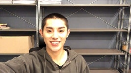 💜Mill is back🎉and he reads my comment in YouTube live🎈ahhh🎈 | K-Pop Amino