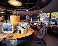 국내작가포토 - 클립아트코리아 :: 통로이미지(주) PC방,__적합한콘텐츠,게임,낮,모니터,빛,사람,실내,오락실,의자,인테리어,조명,창문,컴퓨터