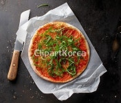 해외작가포토 - 클립아트코리아 :: 통로이미지(주) __적합한콘텐츠,루꼴라,마르게리타피자,비타민,사람없음,스튜디오,실내,요리,음식,종이,칼,피자... 