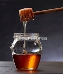 해외작가포토 - 클립아트코리아 :: 통로이미지(주) __적합한콘텐츠,꿀,꿀단지,드리핑,들기,병,사람없음,스튜디오,실내,올리기,음식,음식재료,잔... 