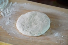 다양한 토핑으로 즐기는 플랫 브레드