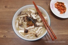 버섯 칼국수
