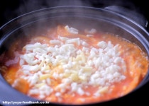 고소한 뚝배기치즈떡볶이
