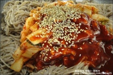 매콤 깔끔한 김치 메밀비빔국수