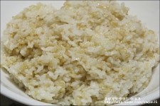 깔끔한 맛이 일품인 건강현미밥 요리! 충무김밥