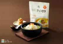 시원하고 부드러운 굴 두부국수